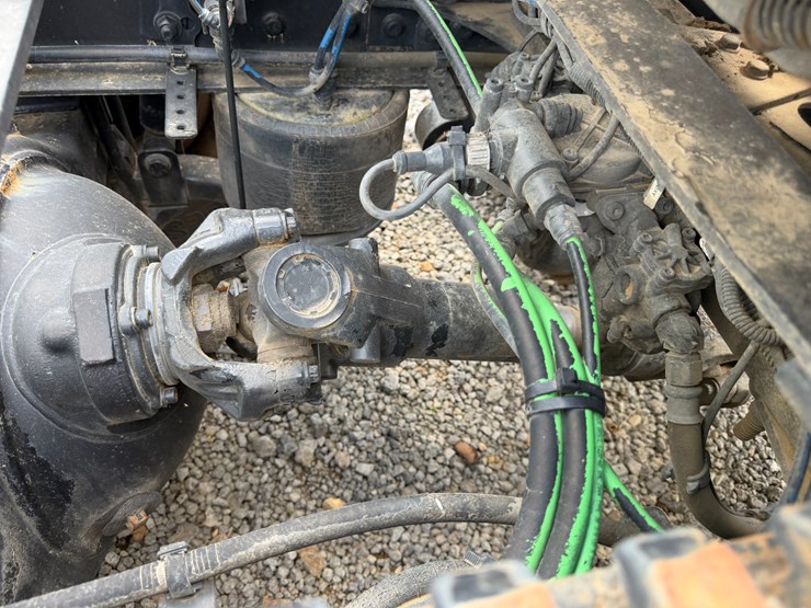 2018-freightliner-122sd-image-21