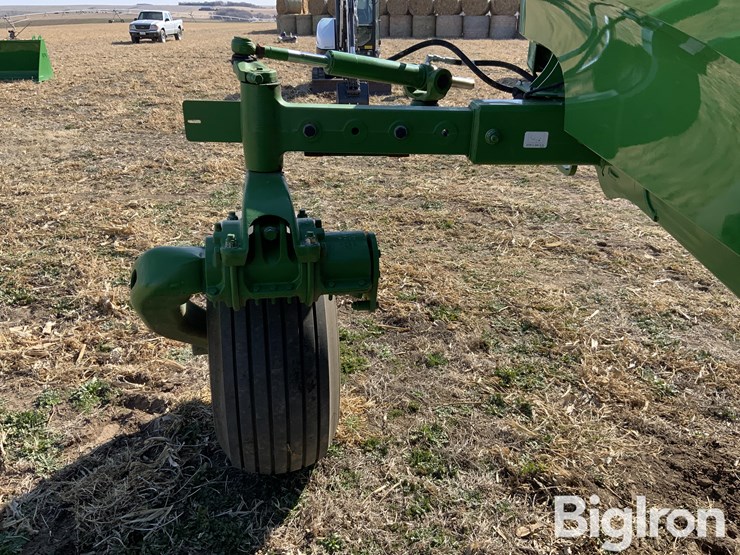 2023-john-deere-w235r-image-18