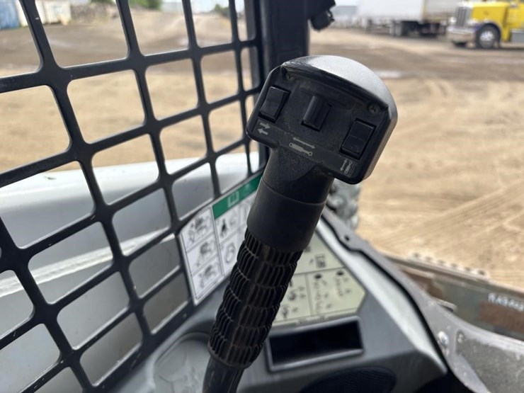 2021-bobcat-t450-image-21