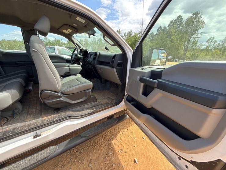 2018-ford-f150-xl-image-10