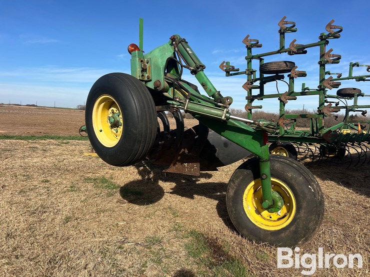 john-deere-2810-image-7