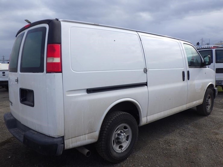 2016-chevrolet-express-2500-image-3