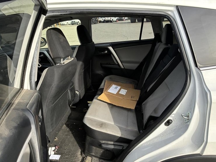 2017-toyota-rav4-image-12