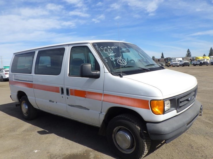 2004-ford-cargo-image-2