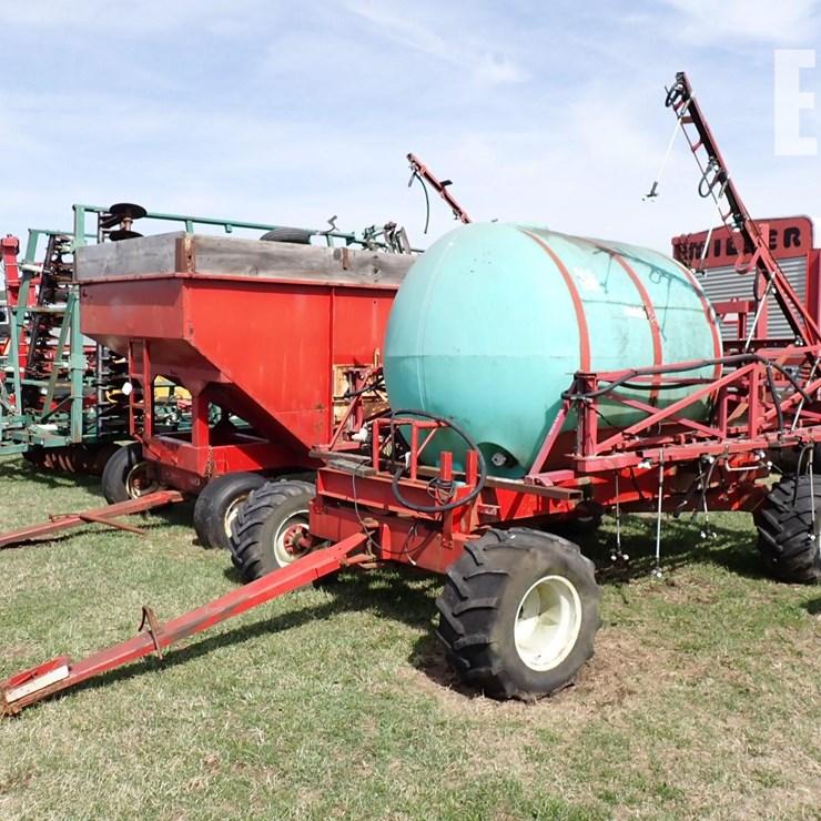 HARDI 1000 GALLON SPRAYER