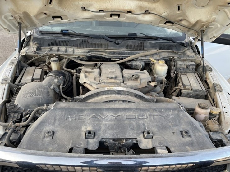 2014-ram-5500-crew-cab-4x4-flatbed-truck-image-25