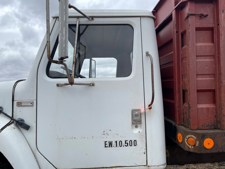#113-•-1982-international-1754-single-axle-grain-truck-(has-wi-title)-image-13