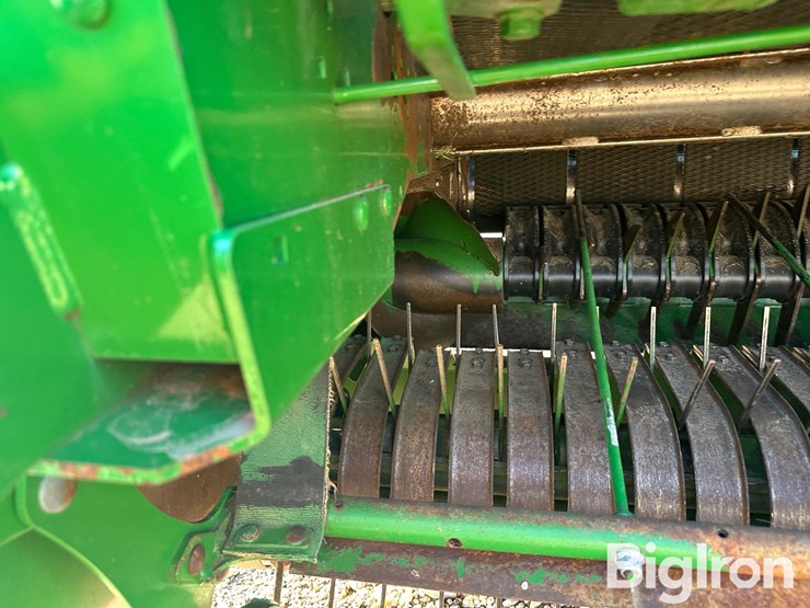2012-john-deere-568-image-15