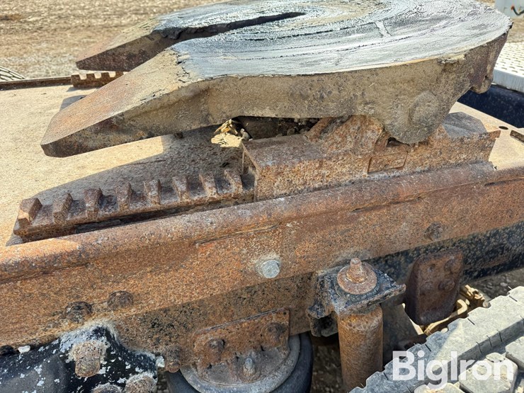 1995-freightliner-fld120-image-16