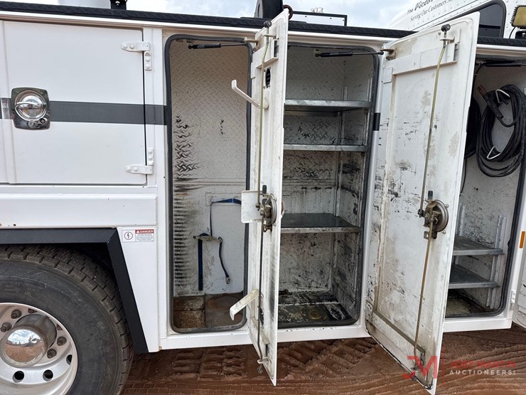 peterbiltpb337-service-truck-image-48