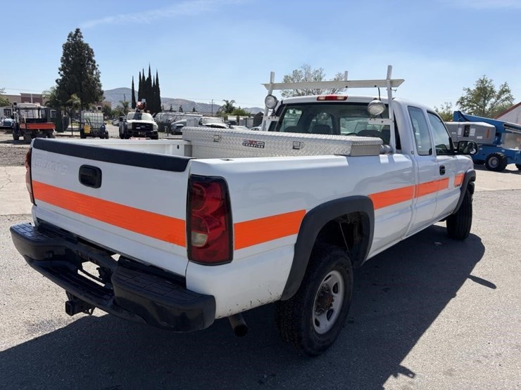 2005-chevrolet-2500-image-3