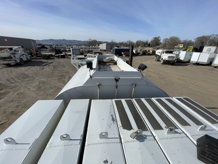 2001-sterling-l8500-image-19