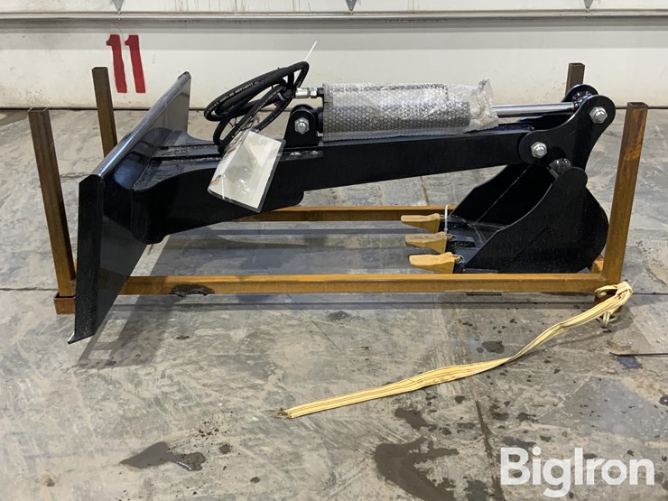 2025-massey-ferguson-730-image-4