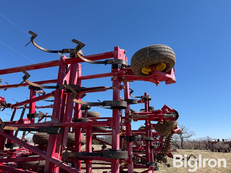 2012-sunflower-5055-field-cultivator-image-17