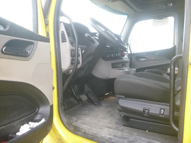 2024-peterbilt-579-image-11