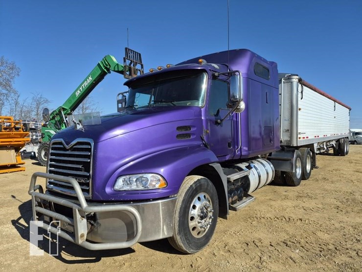 2012-mack-pinnacle-cxu613-image-1