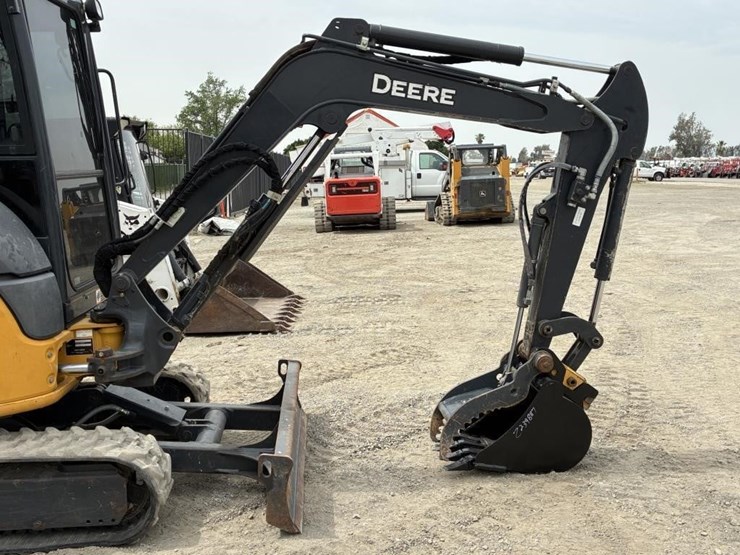 2023-deere-30g-image-6