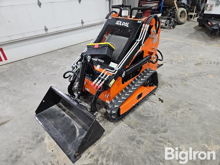 2025-massey-ferguson-730-image-1