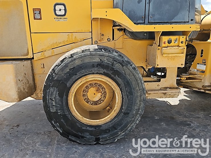 2017-deere-624k-image-8