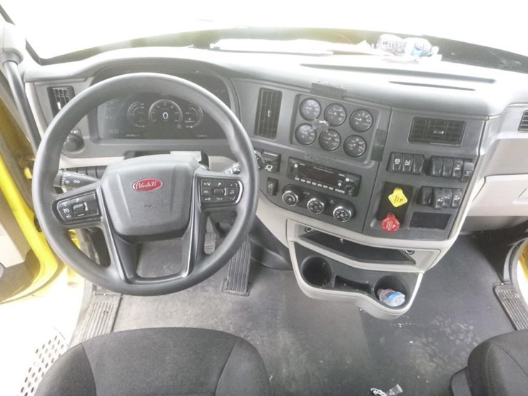 2024-peterbilt-579-image-16