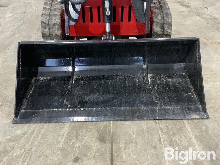 2025-massey-ferguson-730-image-14