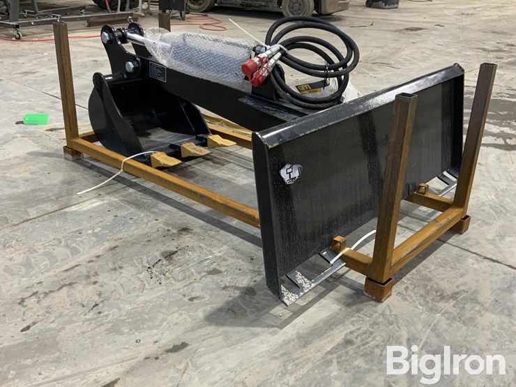 2025-massey-ferguson-730-image-7