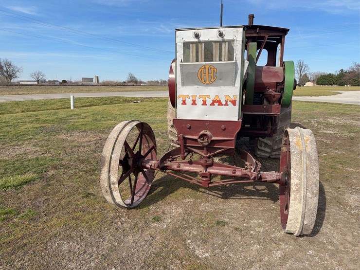 25hp-international-type-d-titan-image-8