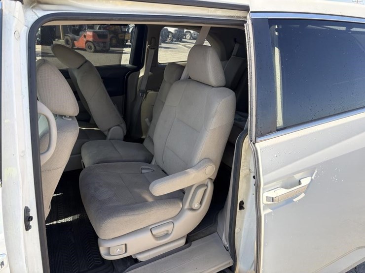 2016-honda-odyssey-image-13