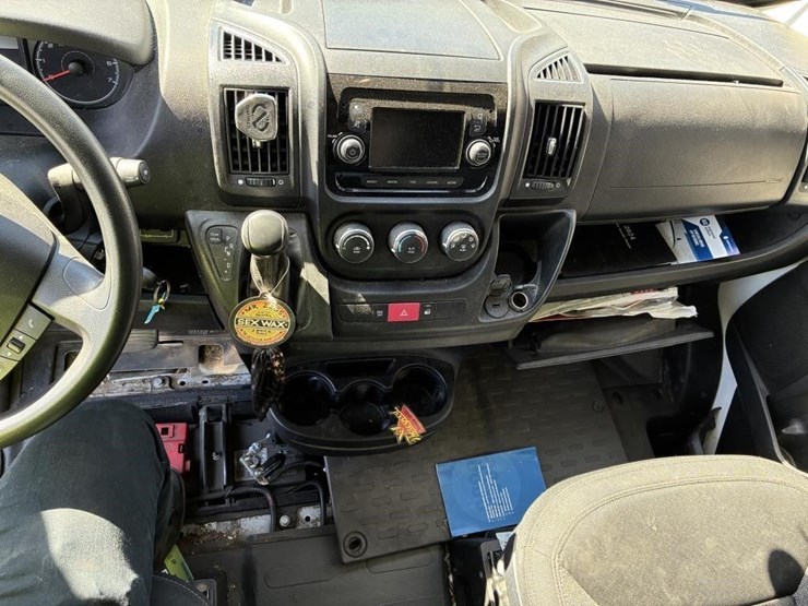 2021-utility-van-image-13