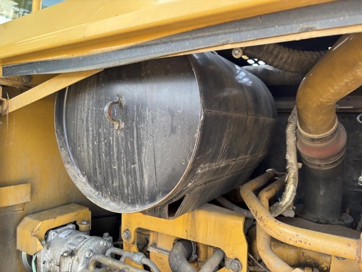 2006-caterpillar-143h-image-64