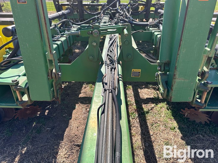 2000-john-deere-1770-image-11