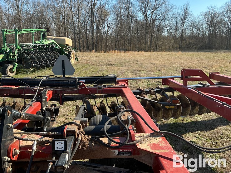 2014-case-ih-340-image-15