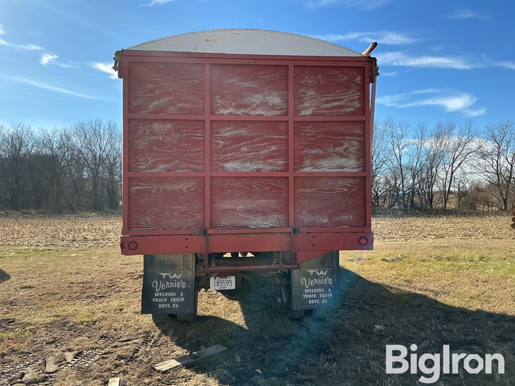 1974-ford-f700-image-6