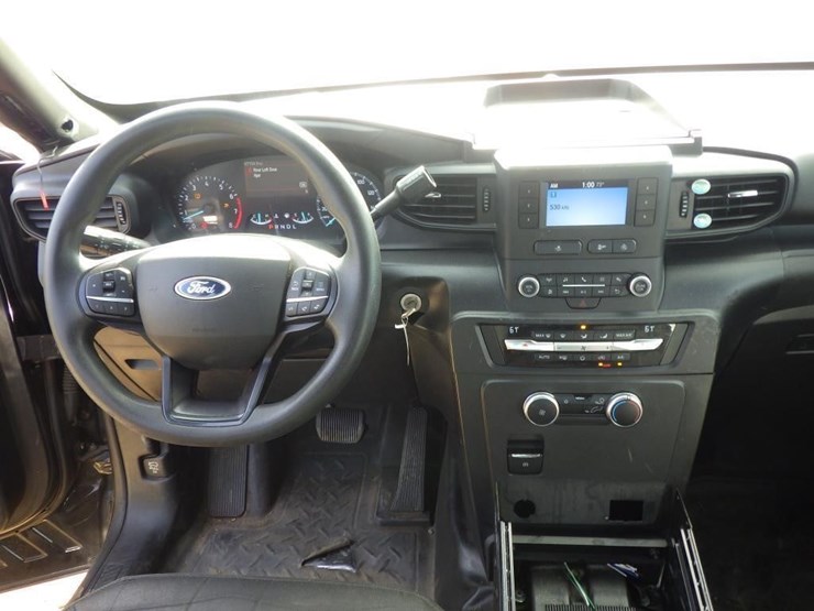 2020-ford-explorer-image-9