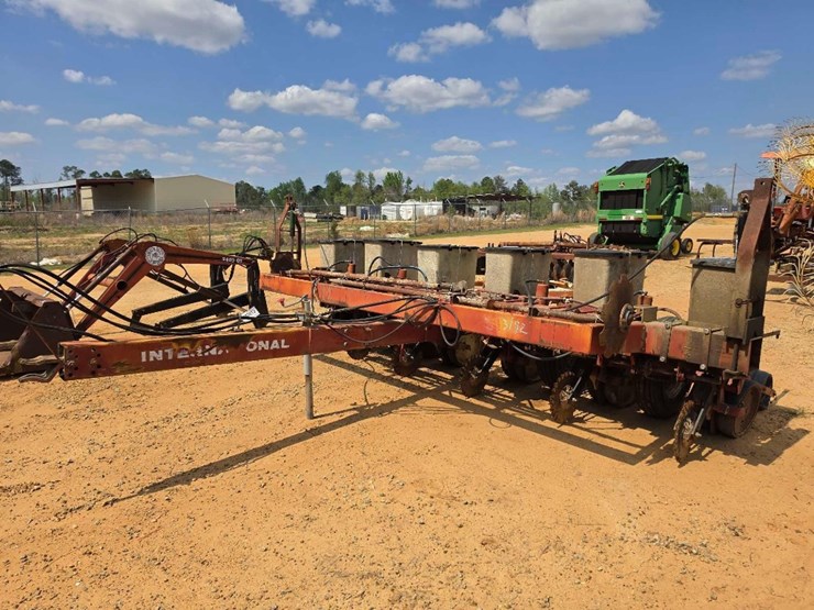 international-800-image-1