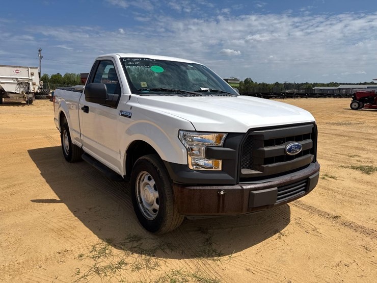 2015-ford-f150-xl-image-1