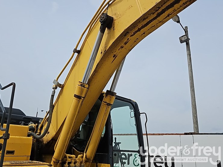 2016-komatsu-pc210-lc-11-image-15