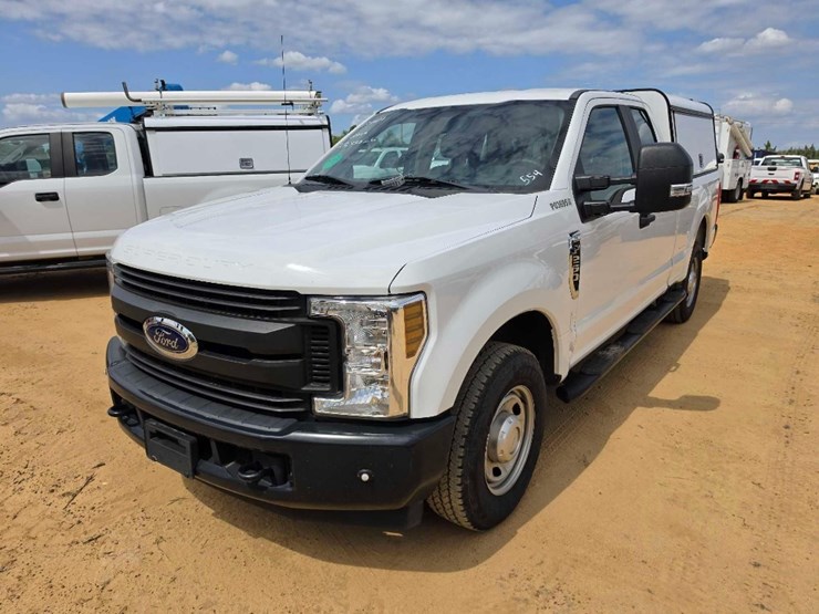 2019-ford-f250-xl-image-1