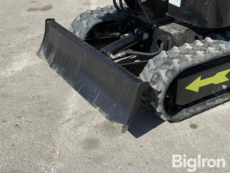 2025-massey-ferguson-730-image-17