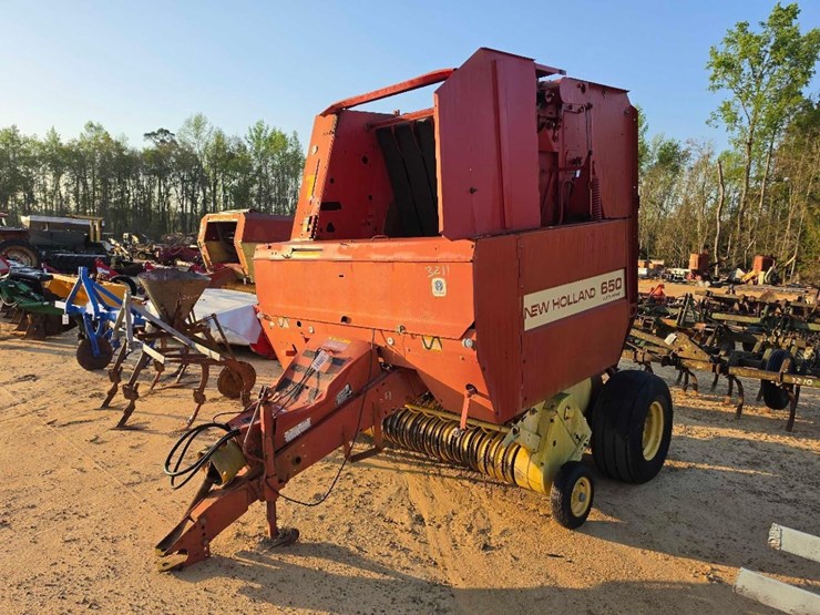 new-holland-650-image-1