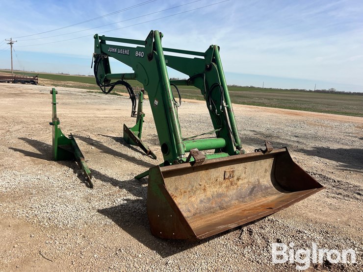 john-deere-840-image-3