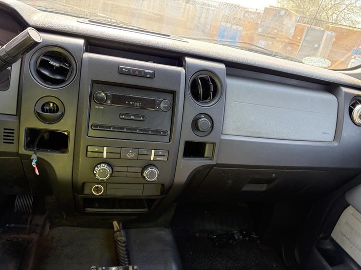 2012-ford-f150-xl-image-16