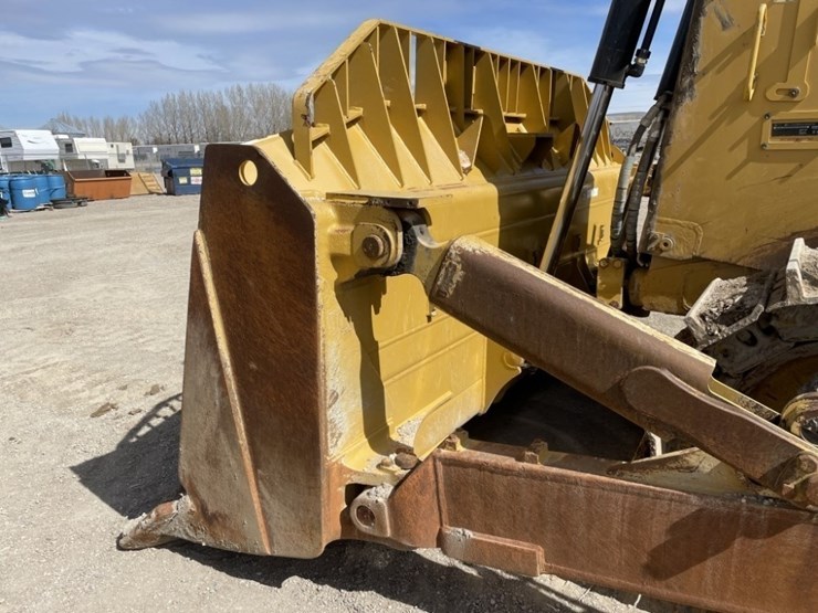 2015-caterpillar-d8t-image-9