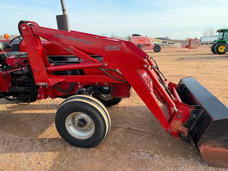 1985-case-ih-2250-image-19