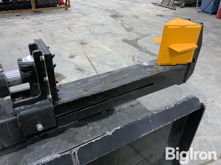 2025-massey-ferguson-730-image-13