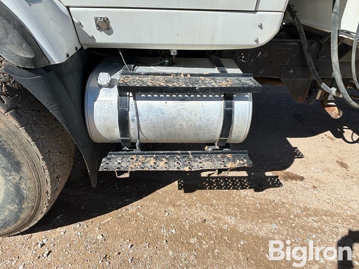 2013-international-7400-image-14