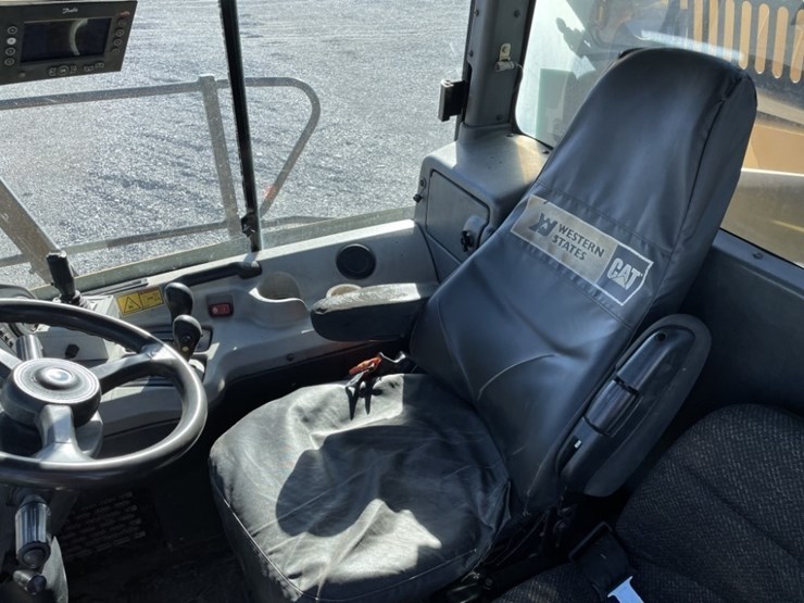 2013-caterpillar-740b-image-25