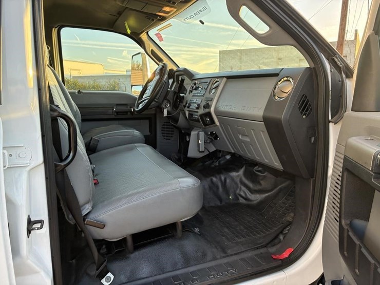 2016-ford-f650-xlt-image-13