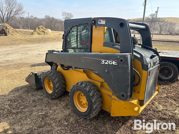 2015-deere-326e-image-5