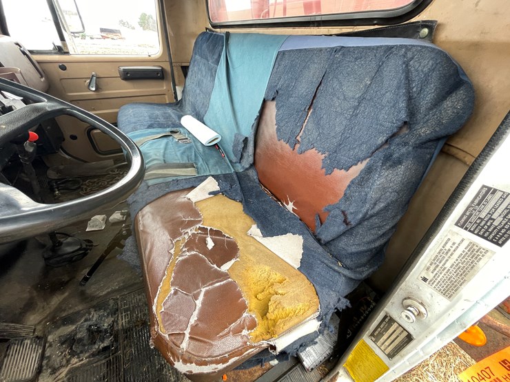 #113-•-1982-international-1754-single-axle-grain-truck-(has-wi-title)-image-53